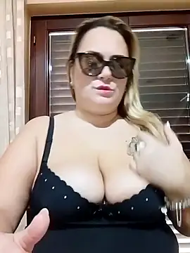 topina8 online show from November 15, 2025, 3:19 pm