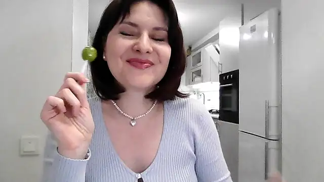 Victoria Glam online show from November 27, 2025, 4:31 pm