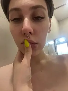 Snapshot of Molli_Luv chatting on December 4, 2025, 7:17 am Molli Luv online show from December 4, 2025, 7:17 am