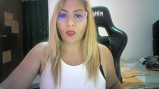 Snapshot of mariana0x chatting on February 26, 2026, 8:52 pm mariana0x online show from February 26, 2026, 8:52 pm