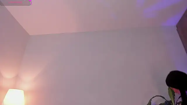 Hannah Jonhson online show from April 29, 2026, 1:43 am