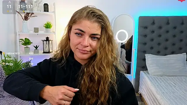 Snapshot of Donna_Sun chatting on February 19, 2025, 6:33 am Donna Sun online show from February 19, 2025, 6:33 am