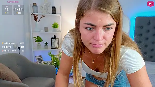 Snapshot of Donna_Sun chatting on March 13, 2025, 4:34 pm Donna Sun online show from March 13, 2025, 4:34 pm