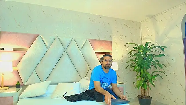Snapshot of anastasia_marco chatting on February 11, 2025, 12:05 pm anastasia marco online show from February 11, 2025, 12:05 pm