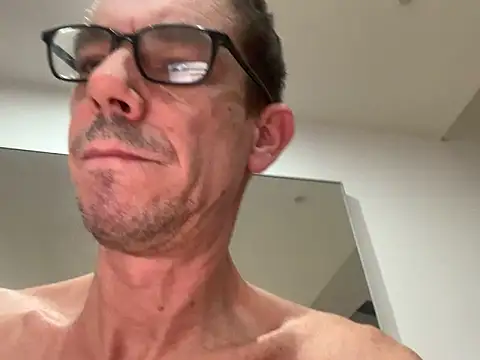 Snapshot of Kenhornu chatting on November 18, 2025, 8:02 pm Kenhornu online show from November 18, 2025, 8:02 pm