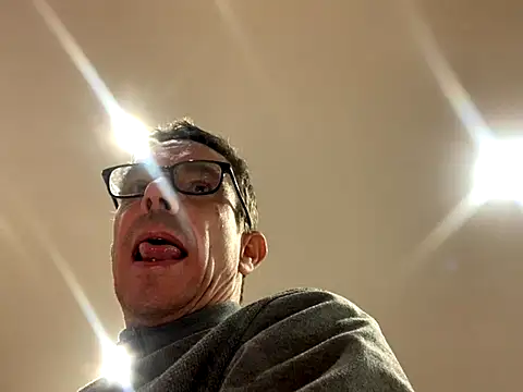 Snapshot of Kenhornu chatting on November 24, 2025, 5:01 pm Kenhornu online show from November 24, 2025, 5:01 pm