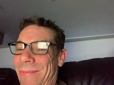 Snapshot of Kenhornu chatting on March 5, 2026, 11:12 pm Kenhornu online show from March 5, 2026, 11:12 pm