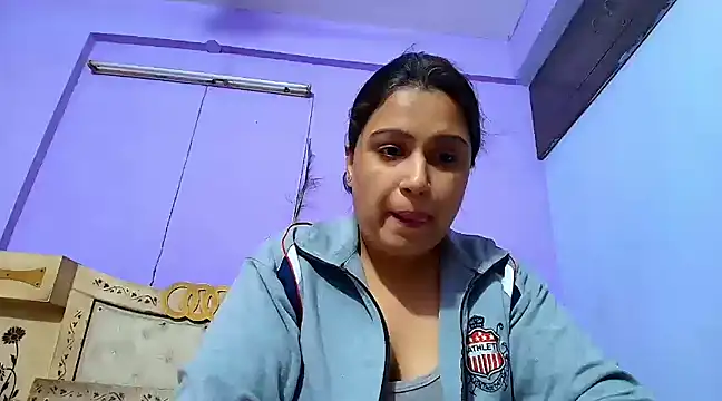 Snapshot of Sophia_James chatting on March 21, 2025, 12:06 pm Sophia James online show from March 21, 2025, 12:06 pm