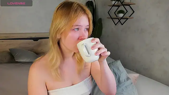 Amy Kimberlly online show from October 17, 2025, 12:14 am