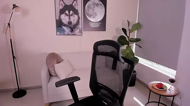 Snapshot of LairaScott chatting on December 14, 2025, 9:19 pm LairaScott online show from December 14, 2025, 9:19 pm