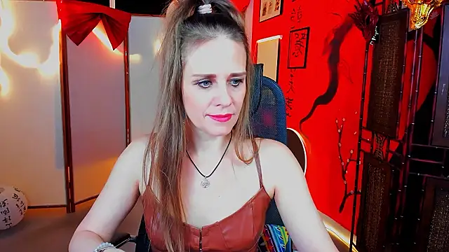 Snapshot of EmiliaBedy chatting on February 4, 2026, 9:15 am EmiliaBedy online show from February 4, 2026, 9:15 am