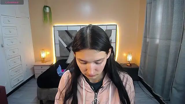 Sofii cutee online show from March 13, 2025, 3:06 pm