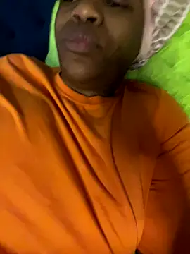 Boneca25 online show from November 17, 2025, 6:30 am