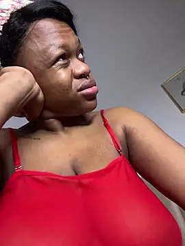 Boneca25 online show from March 5, 2026, 12:34 pm