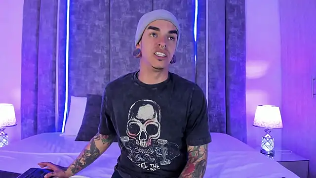 Snapshot of kaletattoo chatting on January 28, 2025, 7:42 pm kaletattoo online show from January 28, 2025, 7:42 pm