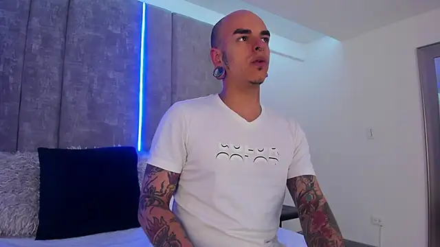 Snapshot of kaletattoo chatting on February 2, 2025, 7:25 pm kaletattoo online show from February 2, 2025, 7:25 pm