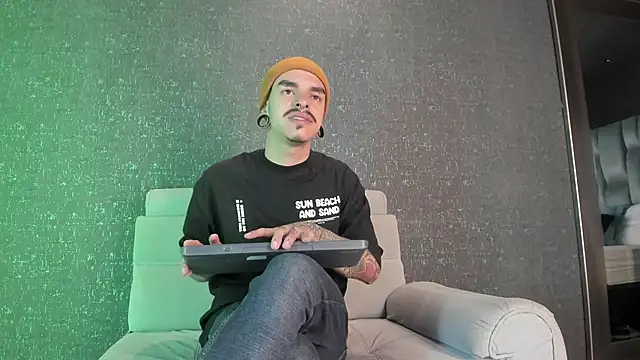 Snapshot of kaletattoo chatting on September 19, 2025, 11:11 am kaletattoo online show from September 19, 2025, 11:11 am