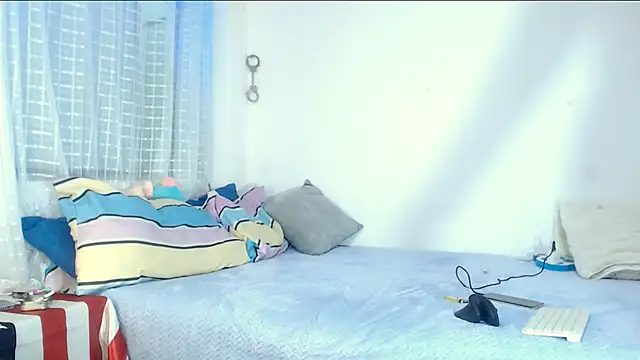 annyevans 1 online show from December 4, 2025, 6:49 pm