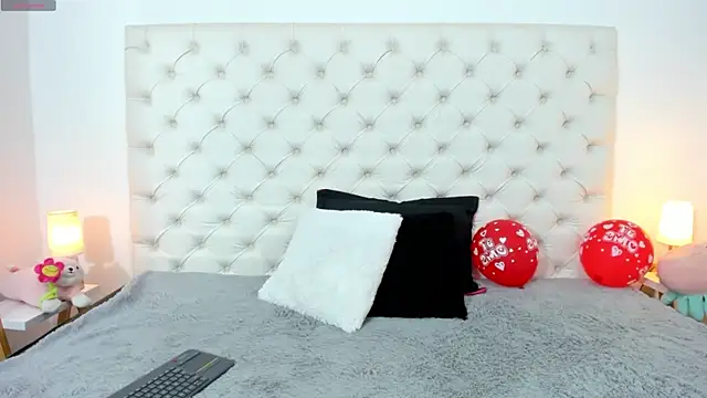 esmeralda06 online show from February 18, 2025, 2:06 pm