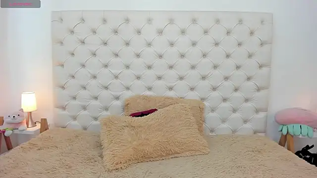 esmeralda06 online show from September 18, 2025, 2:52 pm