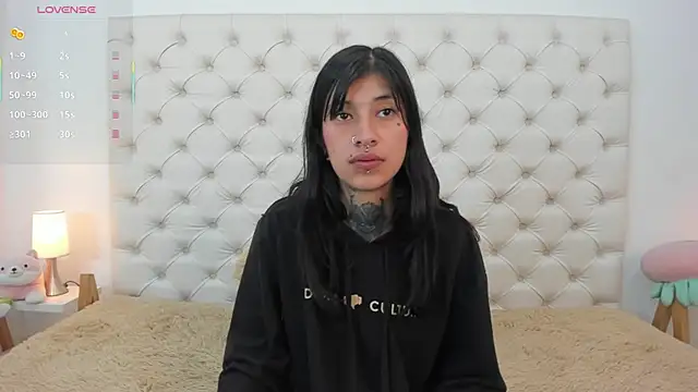 esmeralda06 online show from September 20, 2025, 3:46 pm