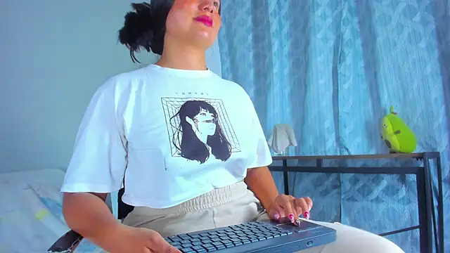 evaa greey online show from November 8, 2025, 8:07 pm