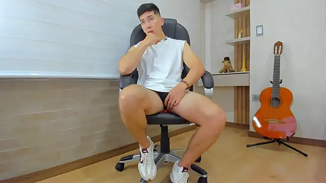 Snapshot of Tombarden chatting on December 3, 2025, 7:23 pm Tombarden online show from December 3, 2025, 7:23 pm