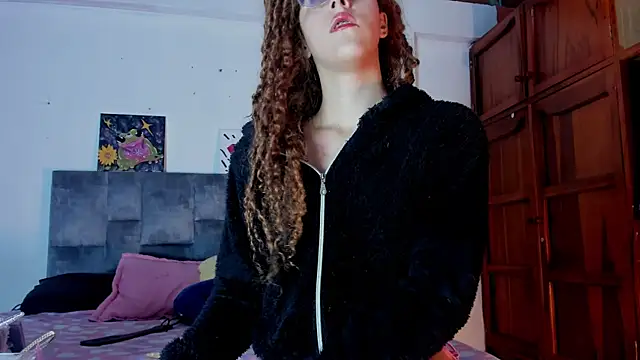 Isangel  online show from September 30, 2025, 4:50 am