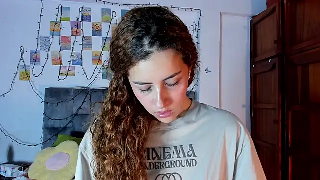 Snapshot of Isangel_ chatting on February 10, 2026, 5:00 am Isangel online show from February 10, 2026, 5:00 am