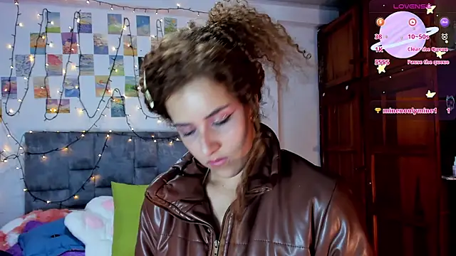 Snapshot of Isangel_ chatting on February 15, 2026, 8:02 am Isangel online show from February 15, 2026, 8:02 am