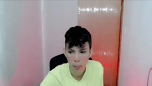 Snapshot of Alexxx_lov chatting on January 24, 2025, 1:03 pm Alexxx lov online show from January 24, 2025, 1:03 pm