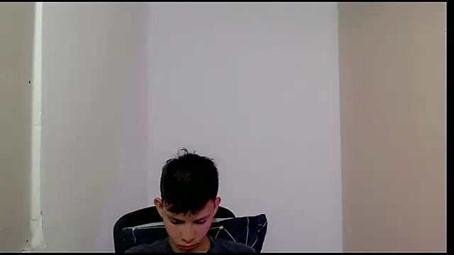 Snapshot of Alexxx_lov chatting on March 13, 2025, 12:35 pm Alexxx lov online show from March 13, 2025, 12:35 pm