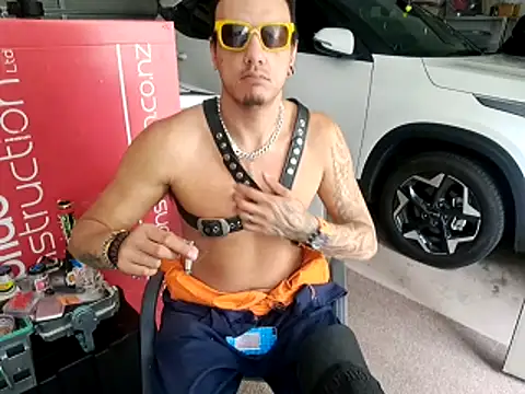 Snapshot of TAIZWRLD chatting on November 18, 2025, 12:05 am TAIZWRLD online show from November 18, 2025, 12:05 am