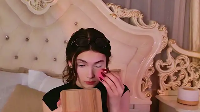 GIGI DAV online show from October 30, 2025, 9:04 pm