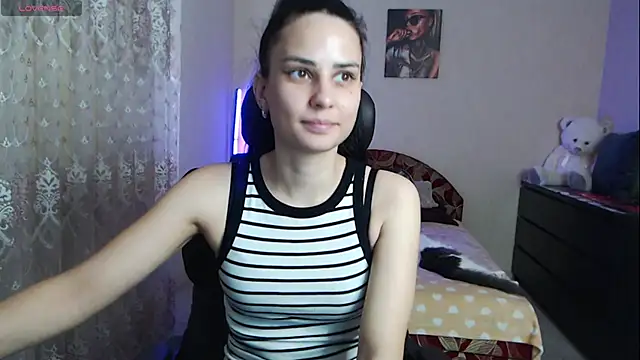 Kriss brunette 5 online show from November 27, 2025, 9:11 am