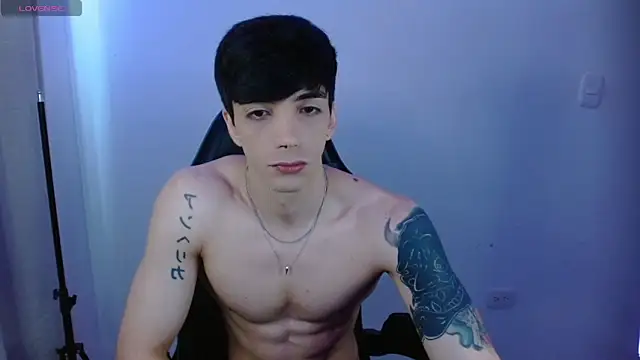 Snapshot of H3ll_B0I chatting on February 15, 2026, 7:10 pm H3ll B0I online show from February 15, 2026, 7:10 pm