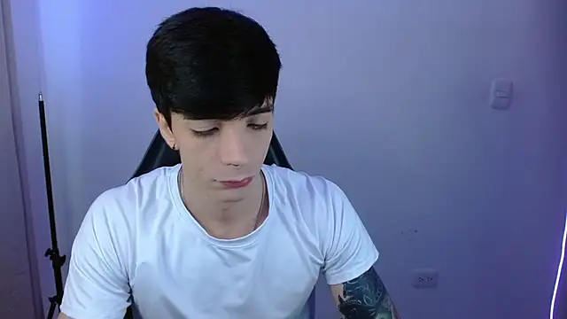 Snapshot of H3ll_B0I chatting on February 16, 2026, 3:52 pm H3ll B0I online show from February 16, 2026, 3:52 pm