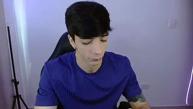 Snapshot of H3ll_B0I chatting on February 17, 2026, 3:40 pm H3ll B0I online show from February 17, 2026, 3:40 pm