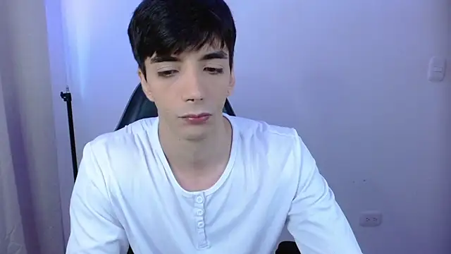 Snapshot of H3ll_B0I chatting on March 13, 2026, 5:30 pm H3ll B0I online show from March 13, 2026, 5:30 pm