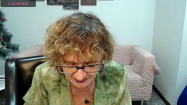 Snapshot of SexyGrandma_ chatting on February 2, 2025, 8:13 am SexyGrandma online show from February 2, 2025, 8:13 am