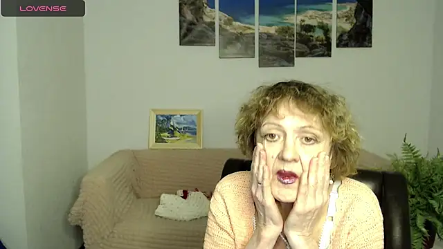 Snapshot of SexyGrandma_ chatting on February 9, 2025, 12:39 am SexyGrandma online show from February 9, 2025, 12:39 am