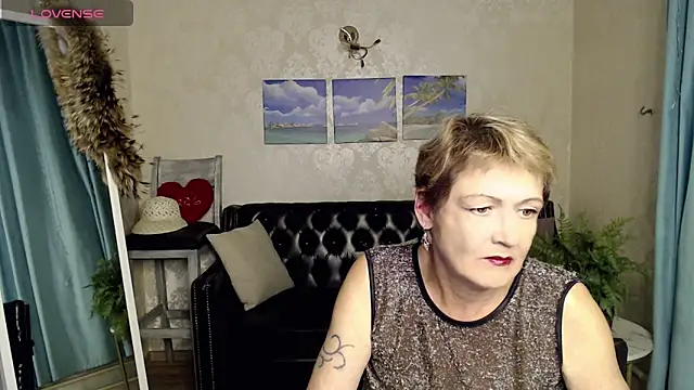 Snapshot of SexyGrandma_ chatting on October 3, 2025, 5:10 pm SexyGrandma online show from October 3, 2025, 5:10 pm