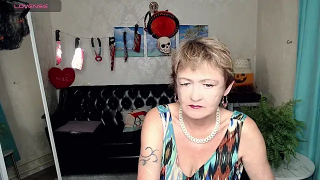 SexyGrandma  online show from October 23, 2025, 5:01 pm