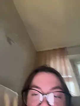 Snapshot of DearAlise chatting on December 19, 2025, 11:28 am DearAlise online show from December 19, 2025, 11:28 am