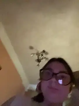 Snapshot of DearAlise chatting on December 21, 2025, 12:23 pm DearAlise online show from December 21, 2025, 12:23 pm