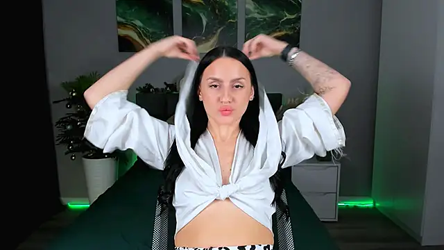 Snapshot of EmiliaBeynard chatting on February 3, 2025, 7:31 pm EmiliaBeynard online show from February 3, 2025, 7:31 pm