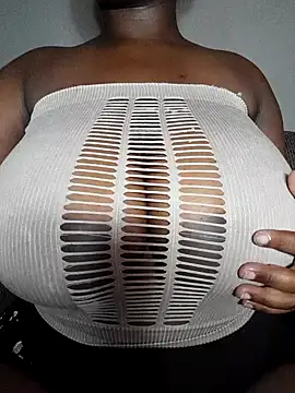 Snapshot of owamiee chatting on February 2, 2025, 12:40 am owamiee online show from February 2, 2025, 12:40 am