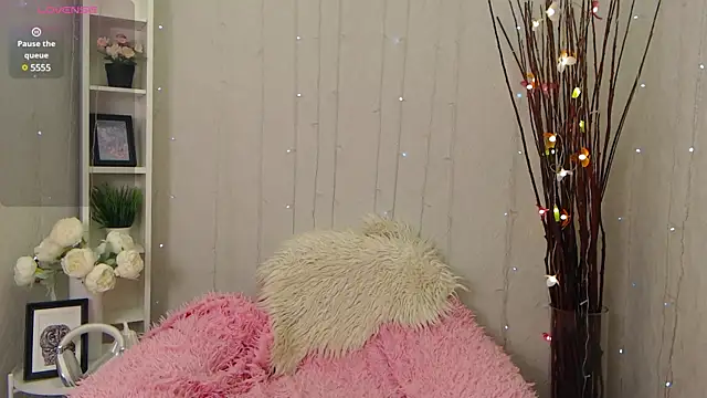 Holygirl  online show from March 13, 2025, 1:43 am