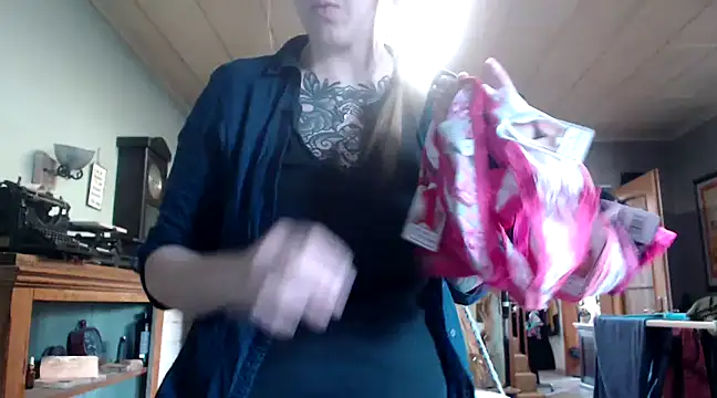 Snapshot of Astrid-Gilbert chatting on February 19, 2025, 1:28 pm Astrid-Gilbert online show from February 19, 2025, 1:28 pm