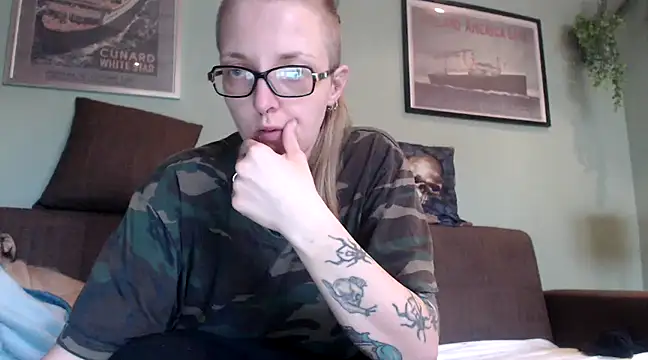 Snapshot of Astrid-Gilbert chatting on February 26, 2025, 8:59 am Astrid-Gilbert online show from February 26, 2025, 8:59 am